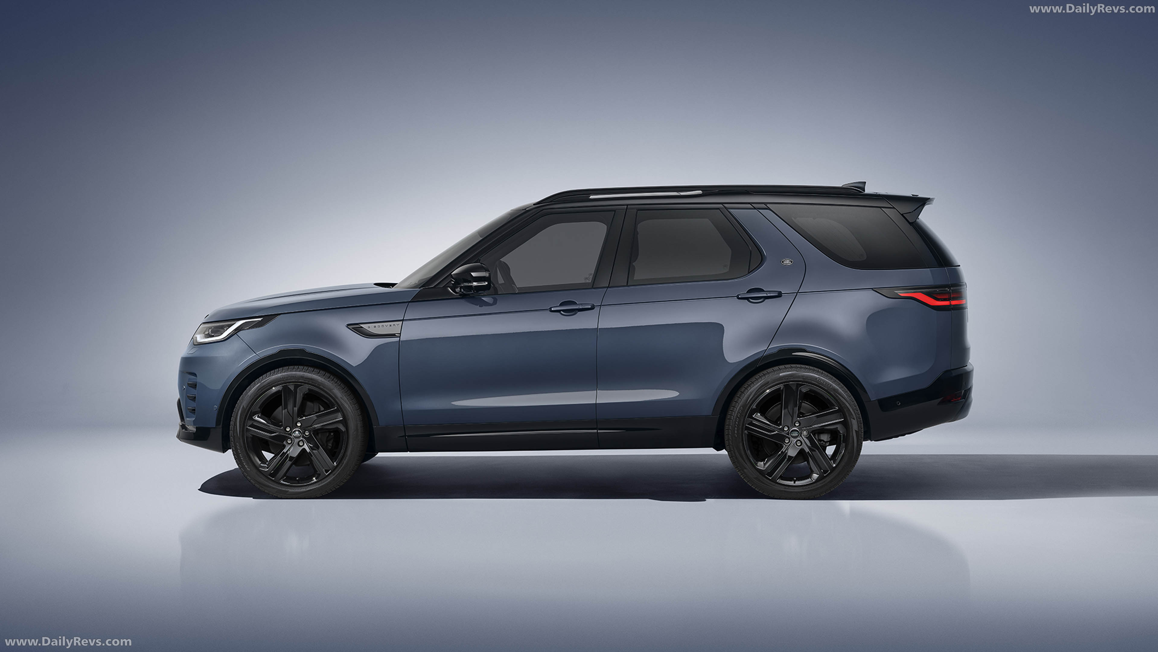 2026 Land Rover Discovery Landmark Edition Side View